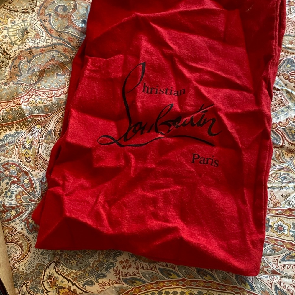 So Kate patent leather size 40.5. Have only wore 2 times. Leather spa soles